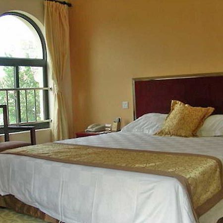 Regius Exhibition Hotel Shanghai Room photo